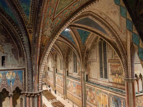 Affreschi della navata centrale della Basilica di San Vincenzo