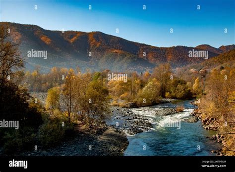 Foto panoramica del fiume Stura a Caselle Torinese, evidenziando il contesto delle cartiere storiche