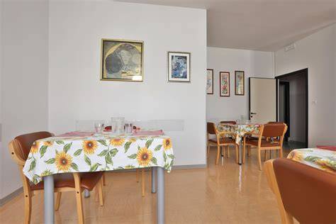 Immagine di interni della Residenza per Anziani Santa Maria Assunta con spazi comuni