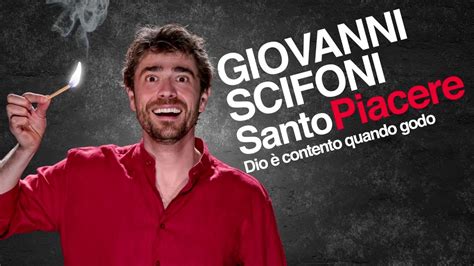 Giovanni Scifoni intento a registrare un video per 