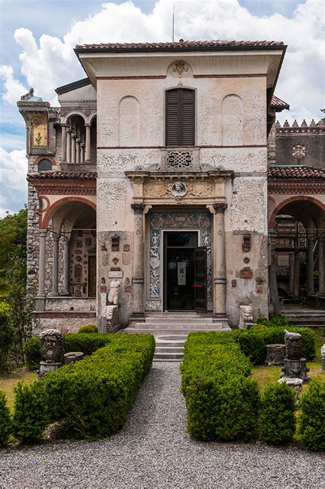 Foto esterna della Casa Museo Lodovico Pogliaghi con il suo giardino