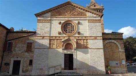 Foto panoramica della Chiesa di San Costanzo a Perugia