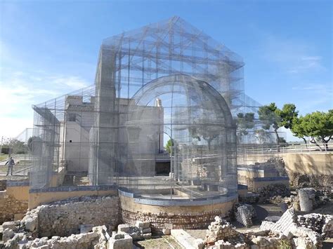 Ricostruzione in rete metallica della Basilica paleocristiana di Siponto