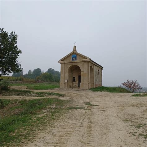 Foto della chiesetta di Sant'Anna a Pietrelcina, luogo del battesimo di Padre Pio