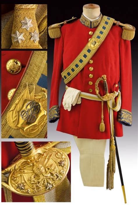 Illustrazione della Guardia Nobile in uniforme d'onore con elmo e giubba rossa.