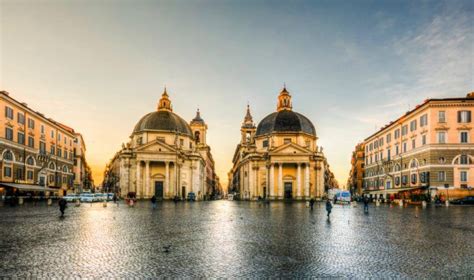 Veduta aerea di Piazza del Popolo con le due chiese gemelle e le tre vie del tridente