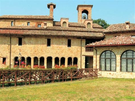 Eremo di Sant'Alberto di Butrio in un contesto paesaggistico dell'Oltrepò Pavese