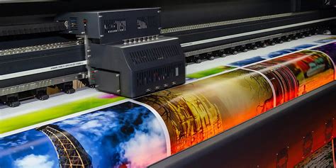 Infografica che confronta le caratteristiche delle diverse opzioni di stampa: digitale, fotografica e Fine Art, evidenziando resa, materiali e impatto ambientale.