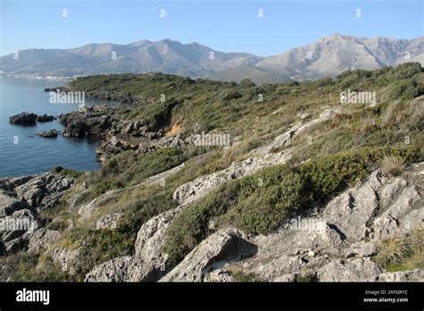 Veduta panoramica dell'area di Gianola a Formia, caratterizzata dall'incontro tra il paesaggio montano e la costa.