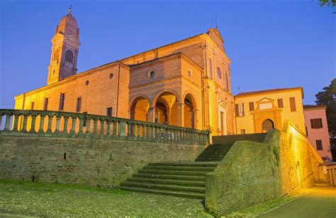 Vista panoramica del complesso di San Michele in Bosco con Bologna sullo sfondo