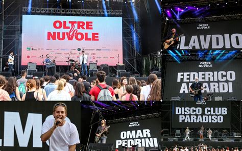 Foto di un concerto o di un gruppo di persone che ballano durante la Festa del Sacro Cuore