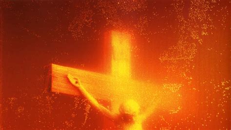 fotografia dell'opera Piss Christ di Andres Serrano