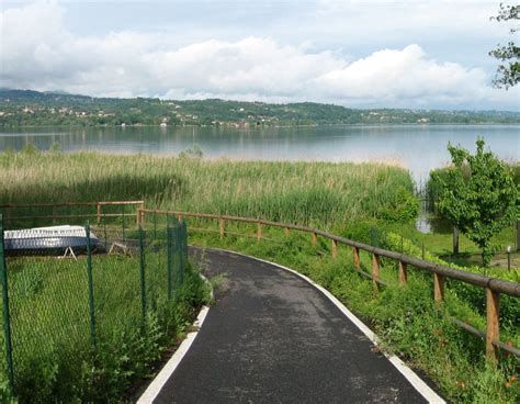 Sezione della passerella in legno della pista ciclopedonale del Lago di Varese