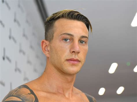 Primo piano di un tatuaggio religioso di Federico Bernardeschi