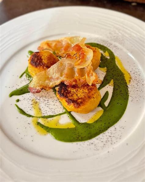 Piatto di specialità trentine servito in un ristorante