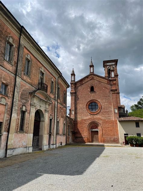 Veduta panoramica dell'Abbazia di Villanova del Sillaro immersa nel paesaggio della Bassa Lodigiana