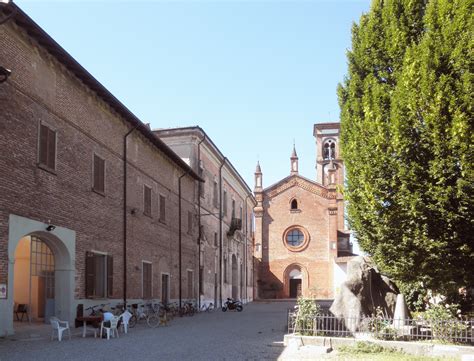 Chiostro quattrocentesco dell'Abbazia di Villanova del Sillaro, con il suo giardino interno