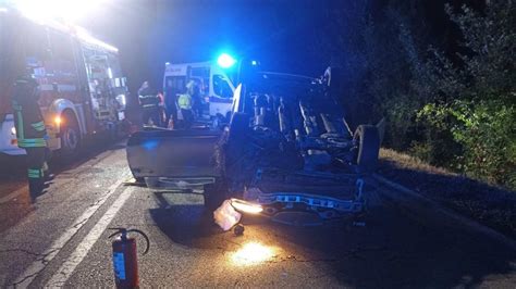 Ricostruzione grafica incidente auto in canalone notturno