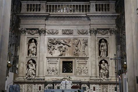 Rivestimento marmoreo della Santa Casa di Loreto, parete orientale con la Traslazione