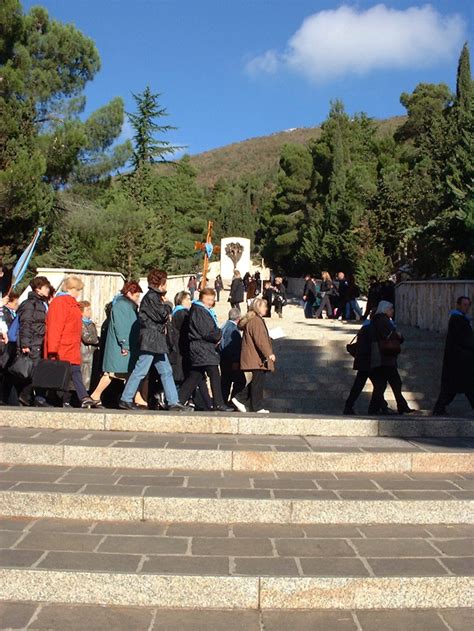 Una delle stazioni della Via Crucis monumentale in bronzo di Ubaldo Ferretti
