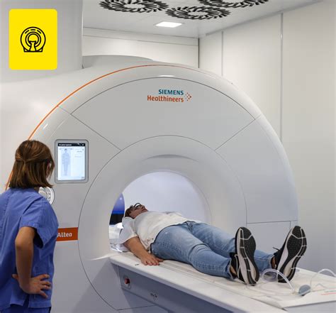Foto della risonanza magnetica Philips Ingenia in funzione con un paziente
