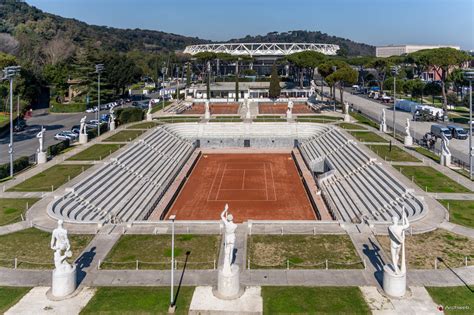 Foto moderna del complesso parrocchiale e sportivo di Sant'Andrea