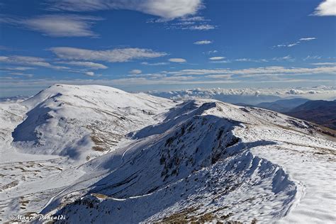 Foto panoramica della cresta di Cima dell'Altare e del paesaggio glaciale circostante.