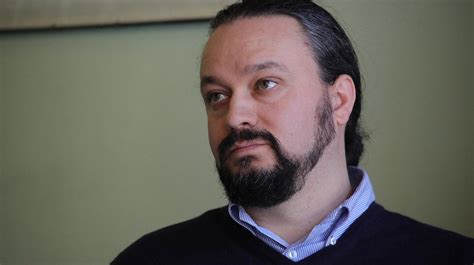 foto di Alan Fabbri durante un evento pubblico a Ferrara