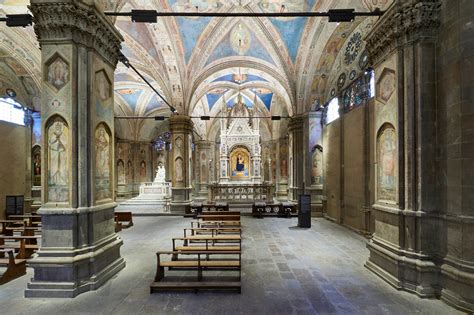 Foto esterna della chiesa di Orsanmichele con le sue bifore
