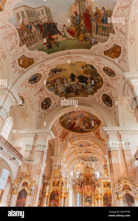 Interno della chiesa abbaziale con affreschi di Martin Knoller