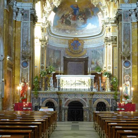 Interno della Concattedrale di Santa Maria Assunta a Cervia durante una celebrazione