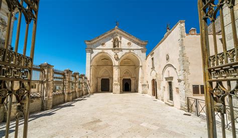 Rappresentazione storica di pellegrini in viaggio verso il Santuario di Monte Sant'Angelo