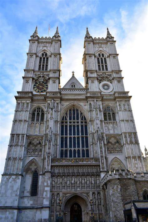 Veduta esterna dell'Abbazia di Westminster con le sue torri e la facciata