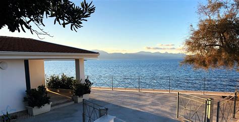 Foto di una villa con vista mare o di un appartamento fronte mare a Scauri o Minturno