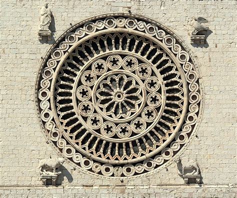 Rosone della facciata della Basilica Superiore di Assisi