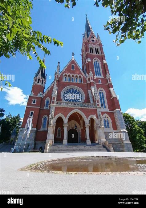 Esterno della Chiesa collegiata di Admont, in stile neogotico