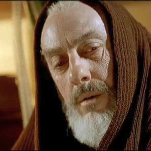Foto di Sergio Castellitto nei panni di Padre Pio anziano durante l'interrogatorio