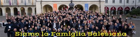 Don Bosco con giovani e membri della Famiglia Salesiana
