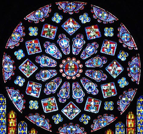 Rosone di una cattedrale gotica, simbolo della Vergine Maria