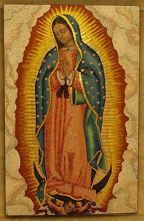 Icona religiosa di Nostra Signora di Guadalupe con fiori