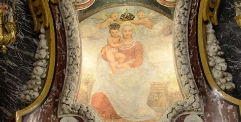 Riproduzione dell'affresco della Vergine Maria con il Bambino del Santuario delle Laste