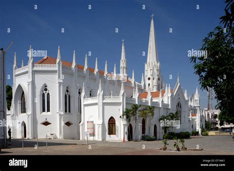 Esterno della Basilica di San Tommaso a Mylapore, India