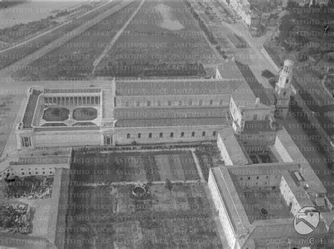 Veduta aerea del complesso di Sant'Agnese fuori le Mura con la basilica, il mausoleo e le rovine