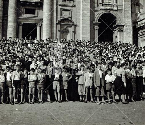 Foto storica di membri dell'Azione Cattolica in Italia durante gli anni '30