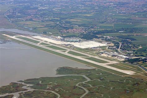 Foto aerea dell'aeroporto di Venezia Marco Polo (VCE)