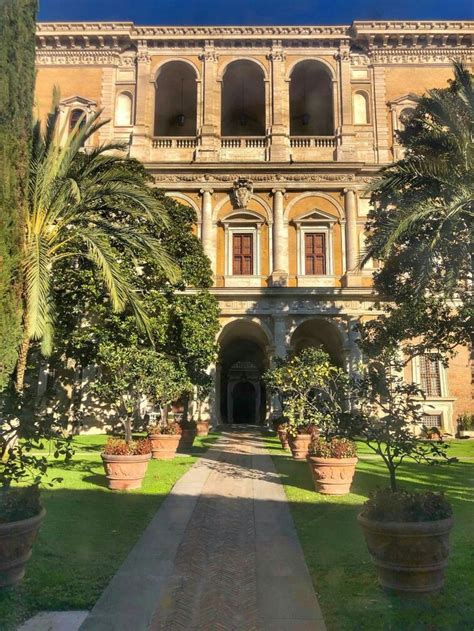 Palazzo Farnese e Via Giulia a Roma, contesto della Casa Generalizia