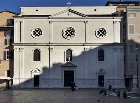Facciata principale della chiesa di Nostra Signora del Sacro Cuore su Corso del Rinascimento