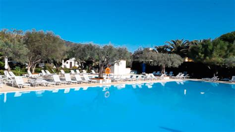 Vista panoramica del Nausicaa Village con la costa calabrese sullo sfondo