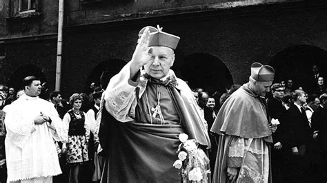 Foto della cerimonia di beatificazione del Cardinale Stefan Wyszyński e Madre Elżbieta Róża Czacka al Tempio della Divina Provvidenza a Varsavia