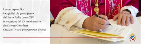 Illustrazione di Papa Francesco che scrive la lettera apostolica.